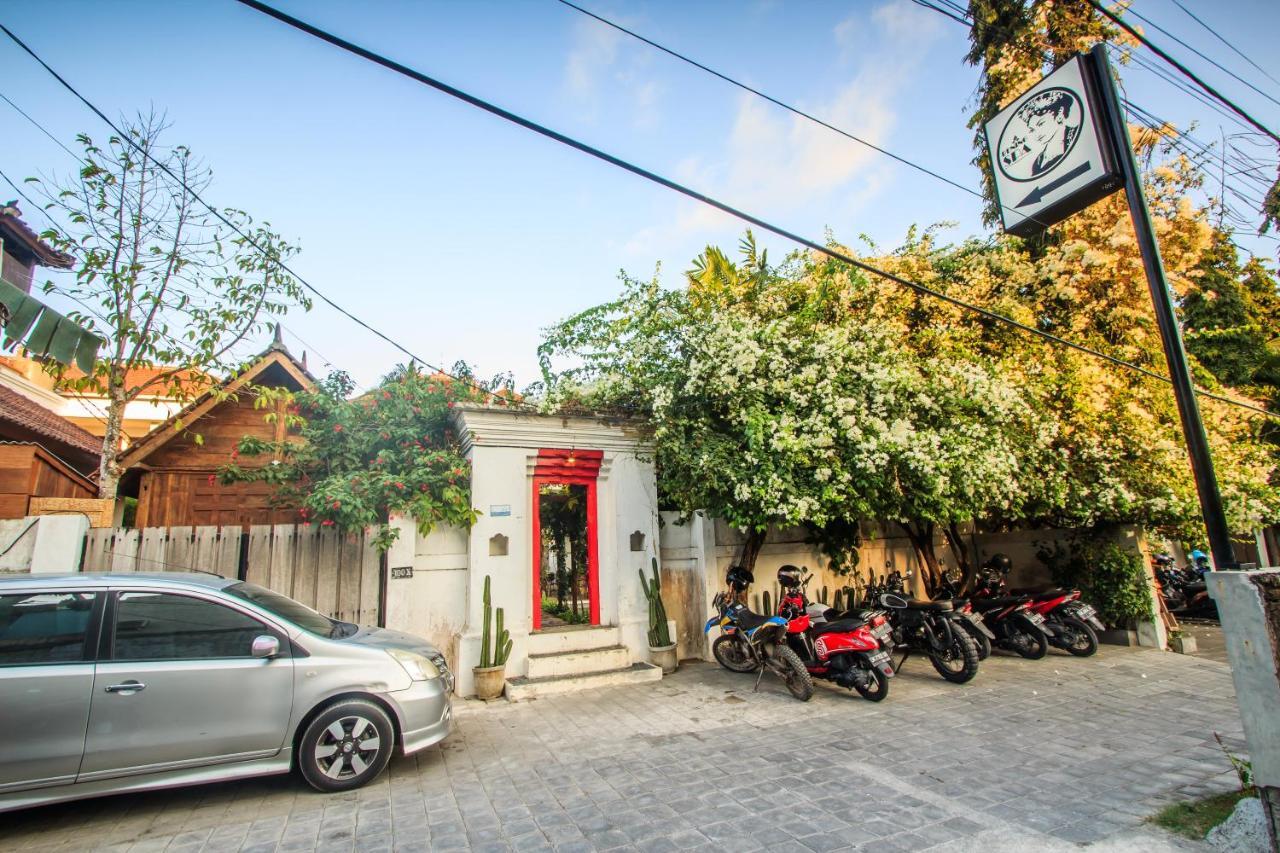 Bening Hut And Spa Seminyak  Bagian luar foto